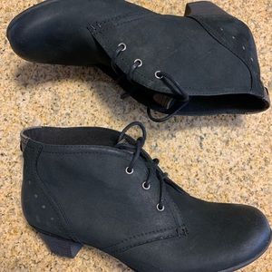 Rockport Cobb Hill Like New Aria-CH Black Boot Suede Leather. 7
